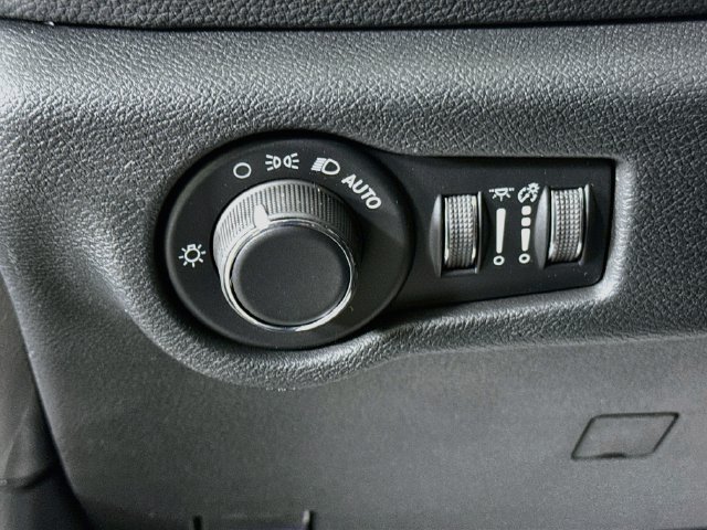 New 2027 Chrysler Pacifica Select AWD/4WD image 11