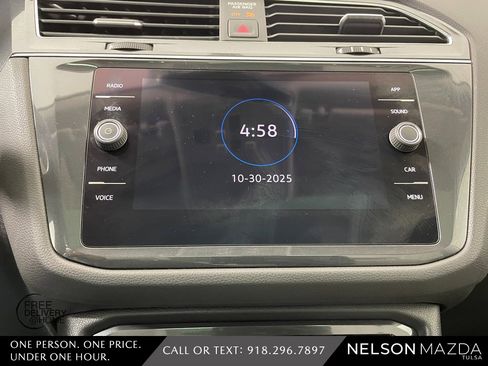 Used 2021 Volkswagen Tiguan SE w/ Panoramic Sunroof Package image 26