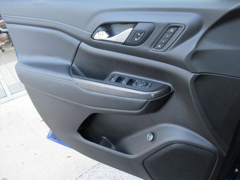 Used 2023 GMC Acadia SLT w/ Preferred Package image 28