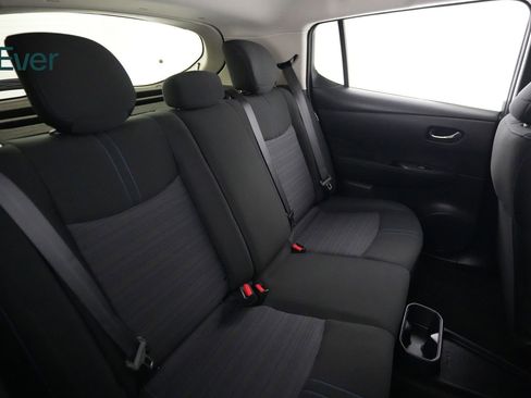 Used 2025 Nissan Leaf S image 5