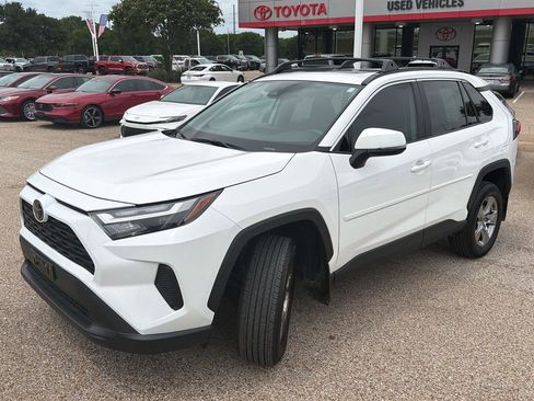 Used 2025 Toyota RAV4 XLE w/ Convenience Package FWD image 7