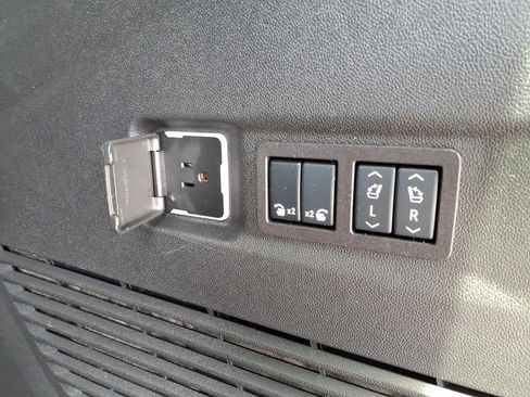 Used 2025 GMC Yukon XL AT4 Ultimate w/ LPO, Floor Liner Package AWD/4WD image 19
