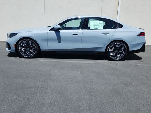 New 2027 BMW 540i xDrive w/ M Sport Package AWD/4WD image 4