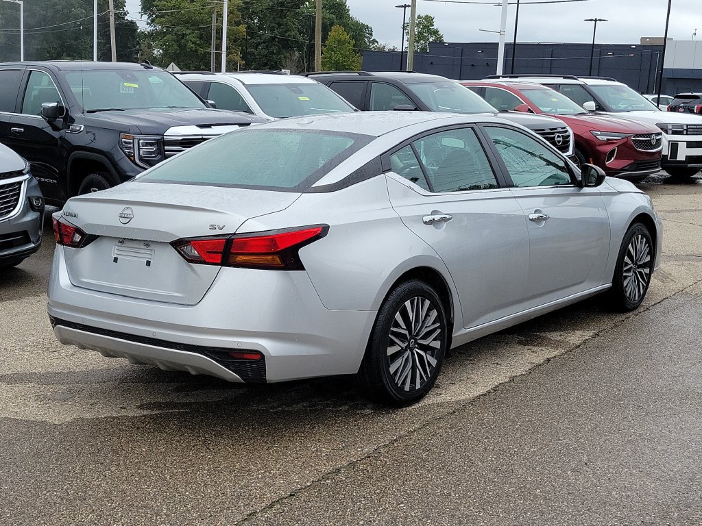 Used 2024 Nissan Altima 2.5 SV FWD image 4
