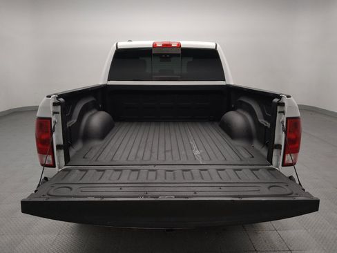 Used 2017 RAM 1500 Classic SLT AWD/4WD image 29