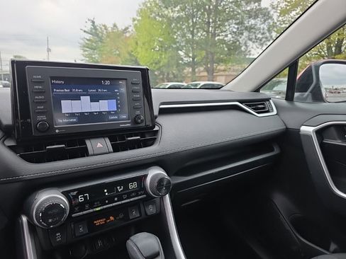 Used 2021 Toyota RAV4 XLE w/ Convenience Package AWD/4WD image 19