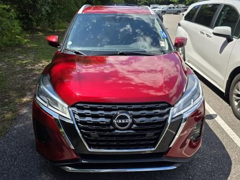 Used 2023 Nissan Kicks SV FWD image 2