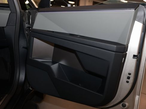 Used 2024 Tesla Cybertruck AWD Crew Cab image 19