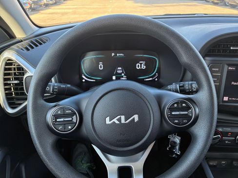 Used 2025 Kia Soul LX w/ LX Technology Package FWD image 27