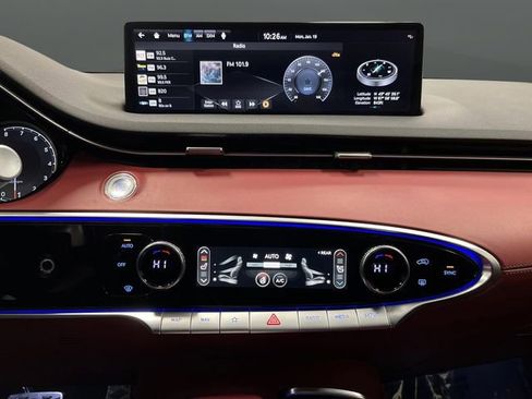 Used 2025 Genesis GV70 3.5T Sport image 9