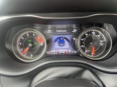 Used 2019 Jeep Cherokee Limited AWD/4WD image 13