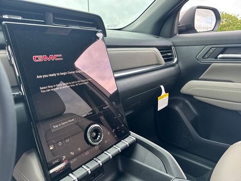 New 2026 GMC Terrain Elevation FWD image 17