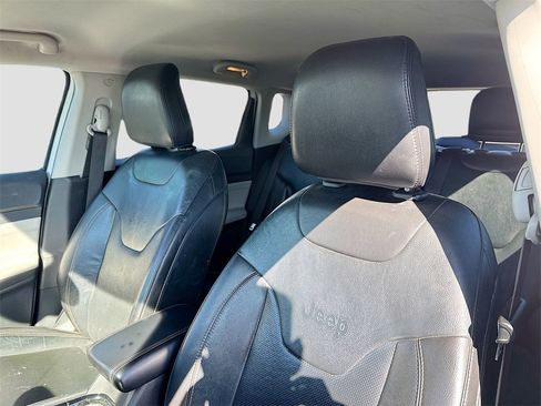 Used 2022 Jeep Compass Limited image 12