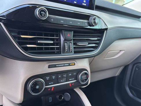 Used 2020 Ford Escape SE image 22