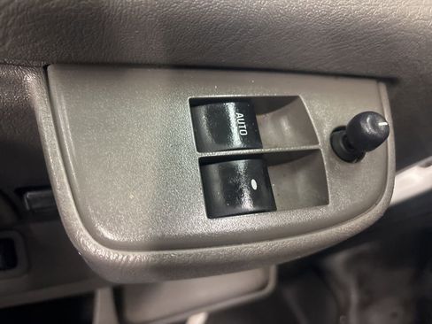 Used 2016 Chevrolet Express 2500 image 15