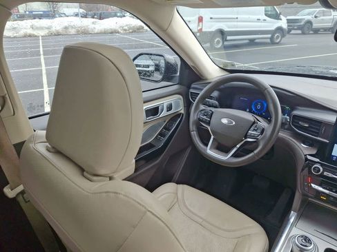 Certified 2022 Ford Explorer Platinum w/ Technology Package image 15