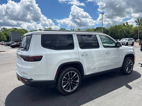 Used 2022 Jeep Wagoneer Series III w/ Premium Group I AWD/4WD image 9