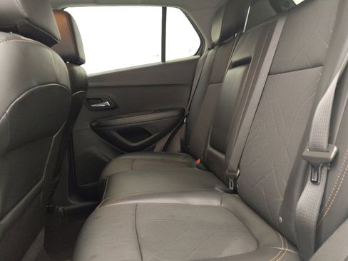 Used 2021 Chevrolet Trax LT w/ LT Convenience Package image 18