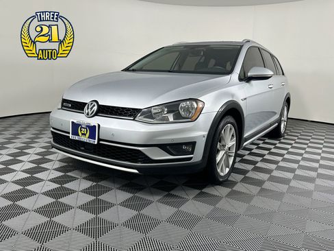 Used 2017 Volkswagen Golf Alltrack SE image 1