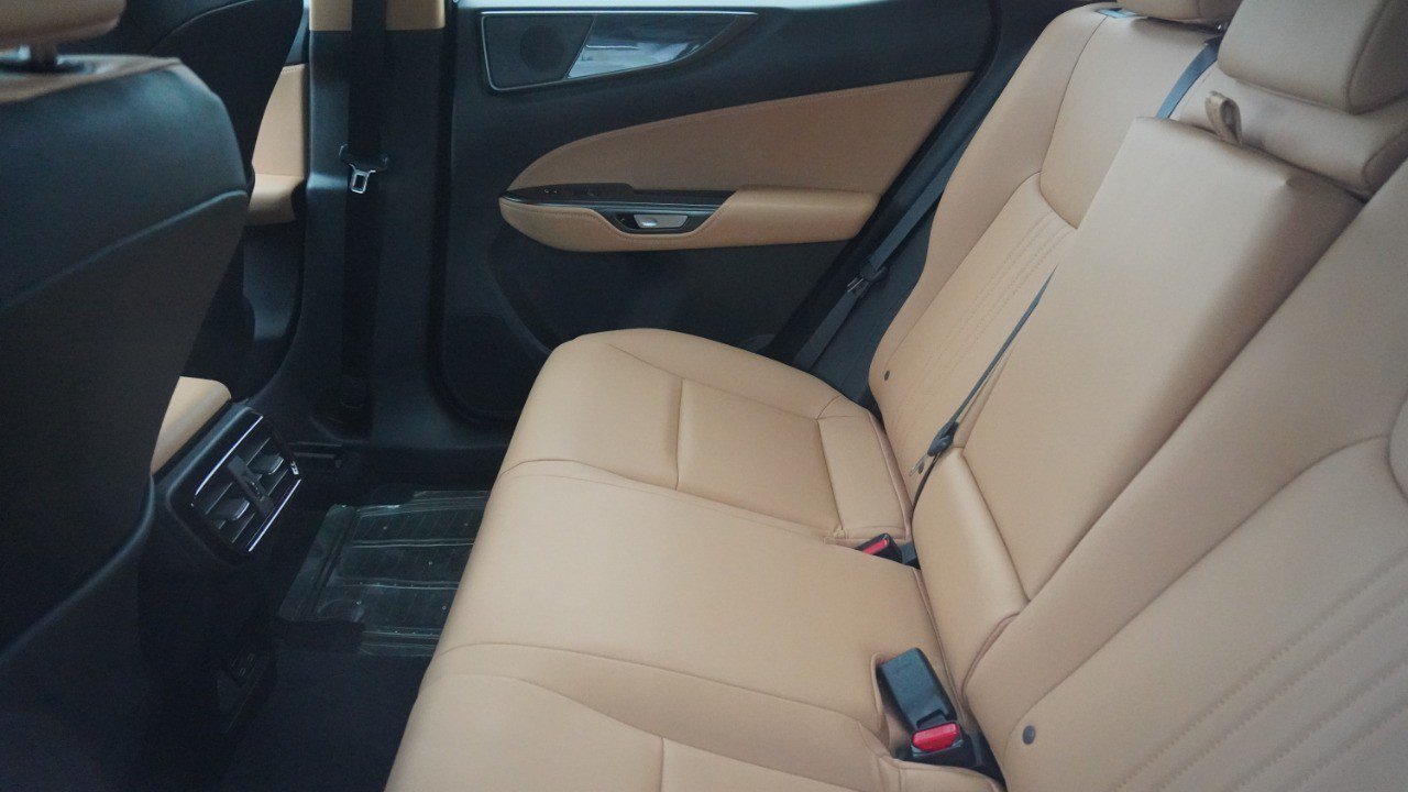 Certified 2025 Lexus NX 250 FWD w/ Towing Package (2000 Lbs) image 13