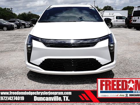 New 2027 Chrysler Pacifica Select FWD image 8