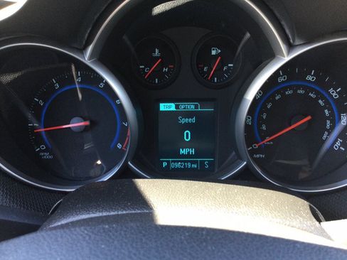 Used 2016 Chevrolet Cruze LT w/ Technology Package FWD image 23