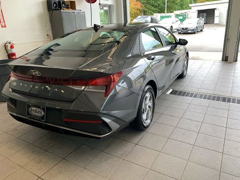 New 2025 Hyundai Elantra SE image 10