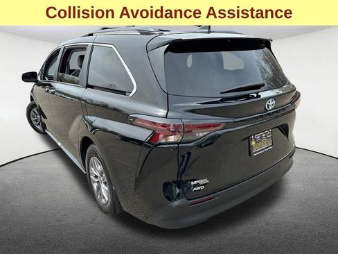 Used 2023 Toyota Sienna XLE AWD/4WD image 8