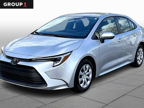 Certified 2023 Toyota Corolla LE image 1