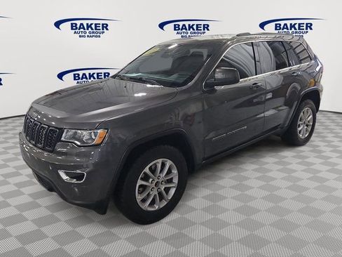 Used 2021 Jeep Grand Cherokee Laredo image 3