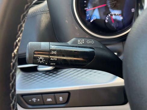 Used 2024 Kia Carnival LX FWD image 22