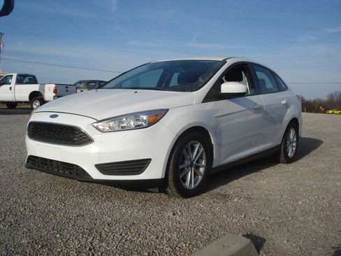 Used 2018 Ford Focus SE image 4