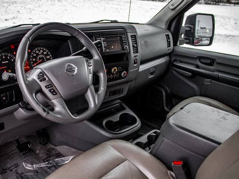 Used 2017 Nissan NV 3500 SL image 14
