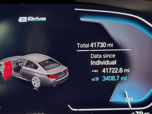 Used 2023 BMW 530e w/ M Sport Package image 15