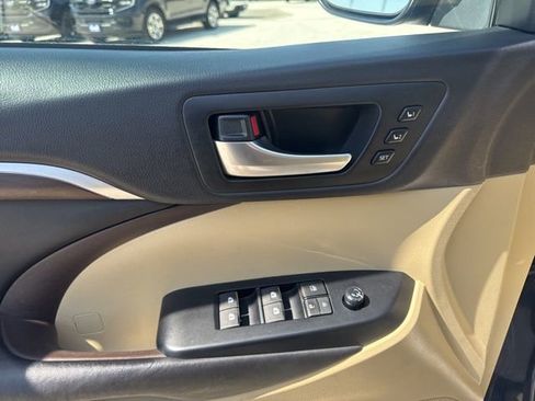 Used 2016 Toyota Highlander Limited Platinum AWD/4WD image 23