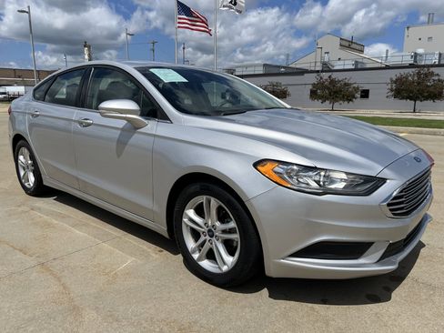 Used 2018 Ford Fusion SE FWD image 11