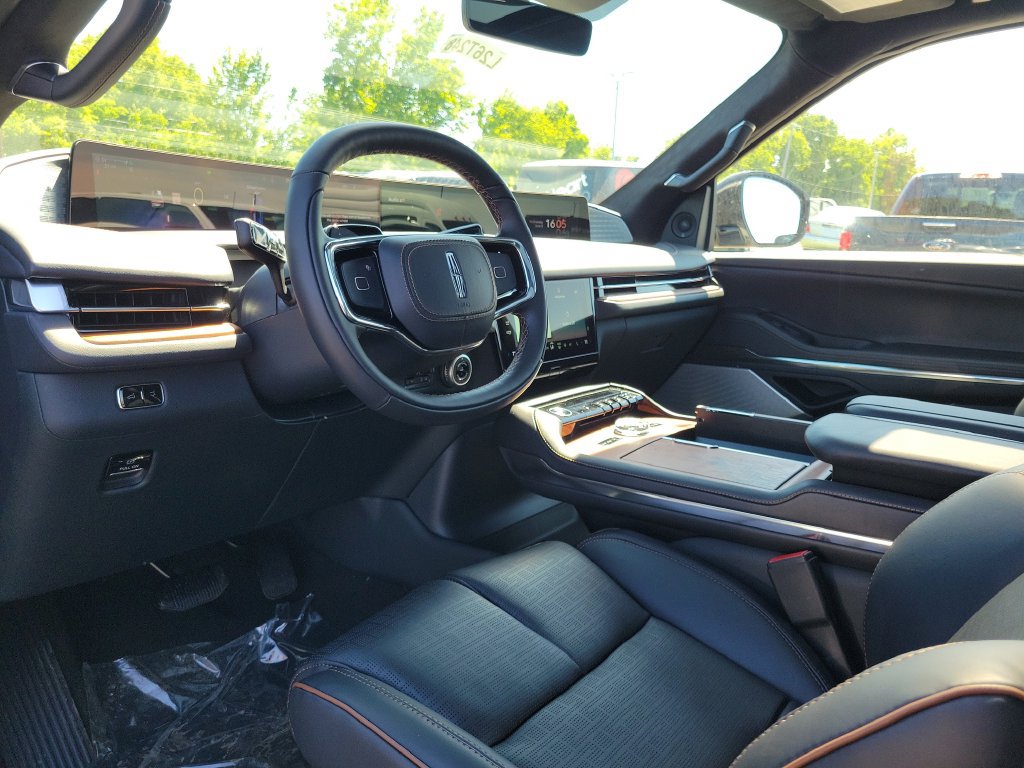 New 2026 Lincoln Navigator L Black Label AWD/4WD image 21