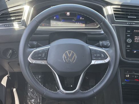 Used 2022 Volkswagen Tiguan SE AWD/4WD image 21