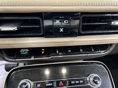 Used 2022 Lincoln Nautilus AWD w/ Premium Package image 18