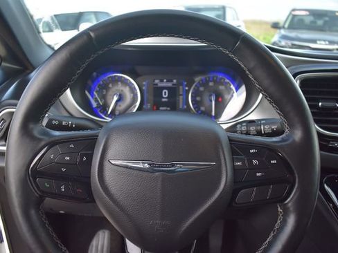 Used 2019 Chrysler Pacifica Touring Plus w/ S Appearance Package FWD image 35