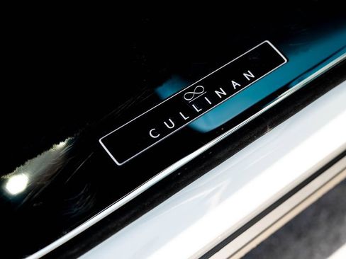 Used 2022 Rolls-Royce Cullinan Black Badge AWD/4WD image 40