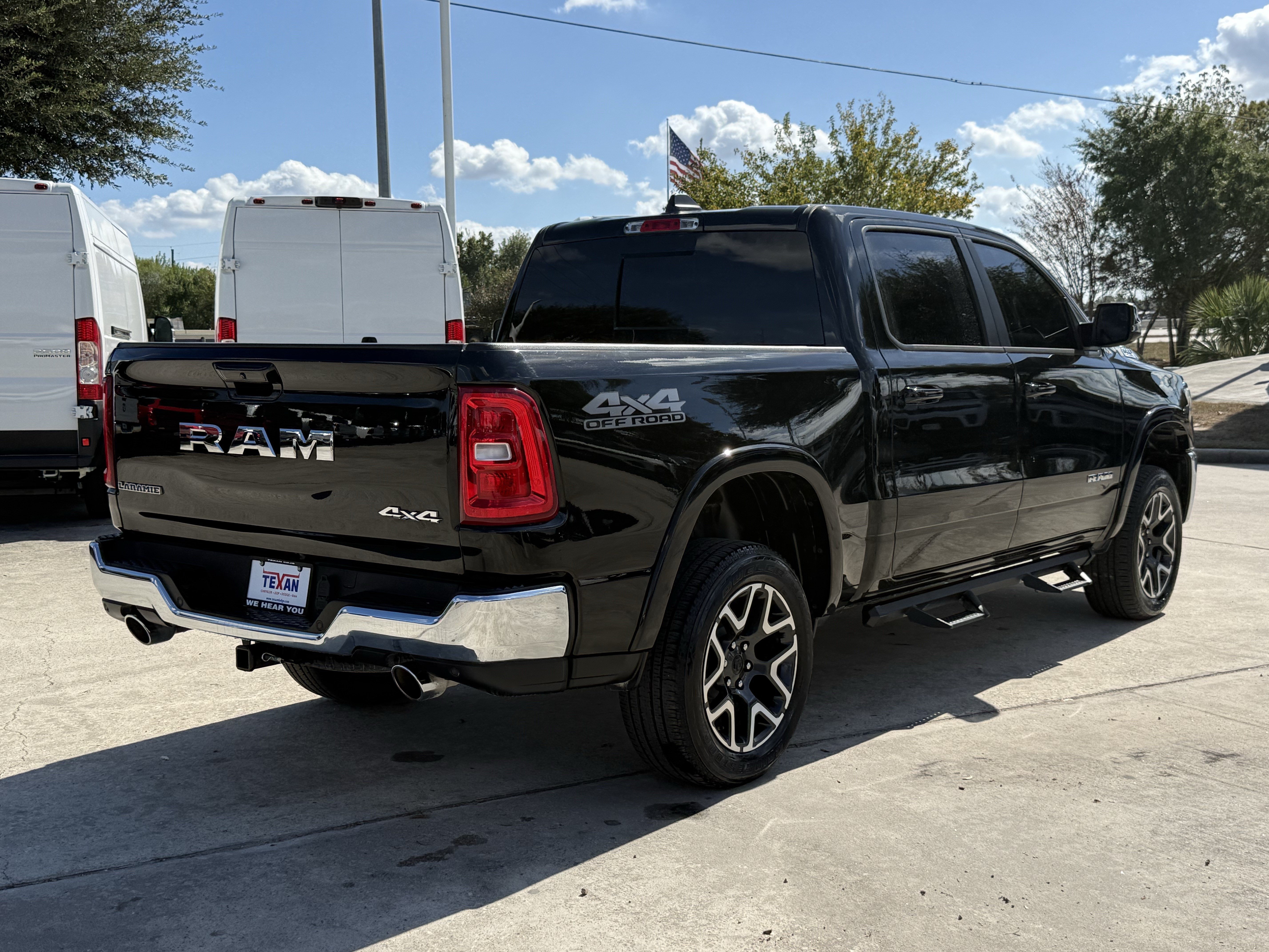 Used 2025 RAM 1500 Laramie w/ Off Road Group AWD/4WD image 5