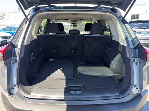 Used 2023 Nissan Rogue SV FWD image 32