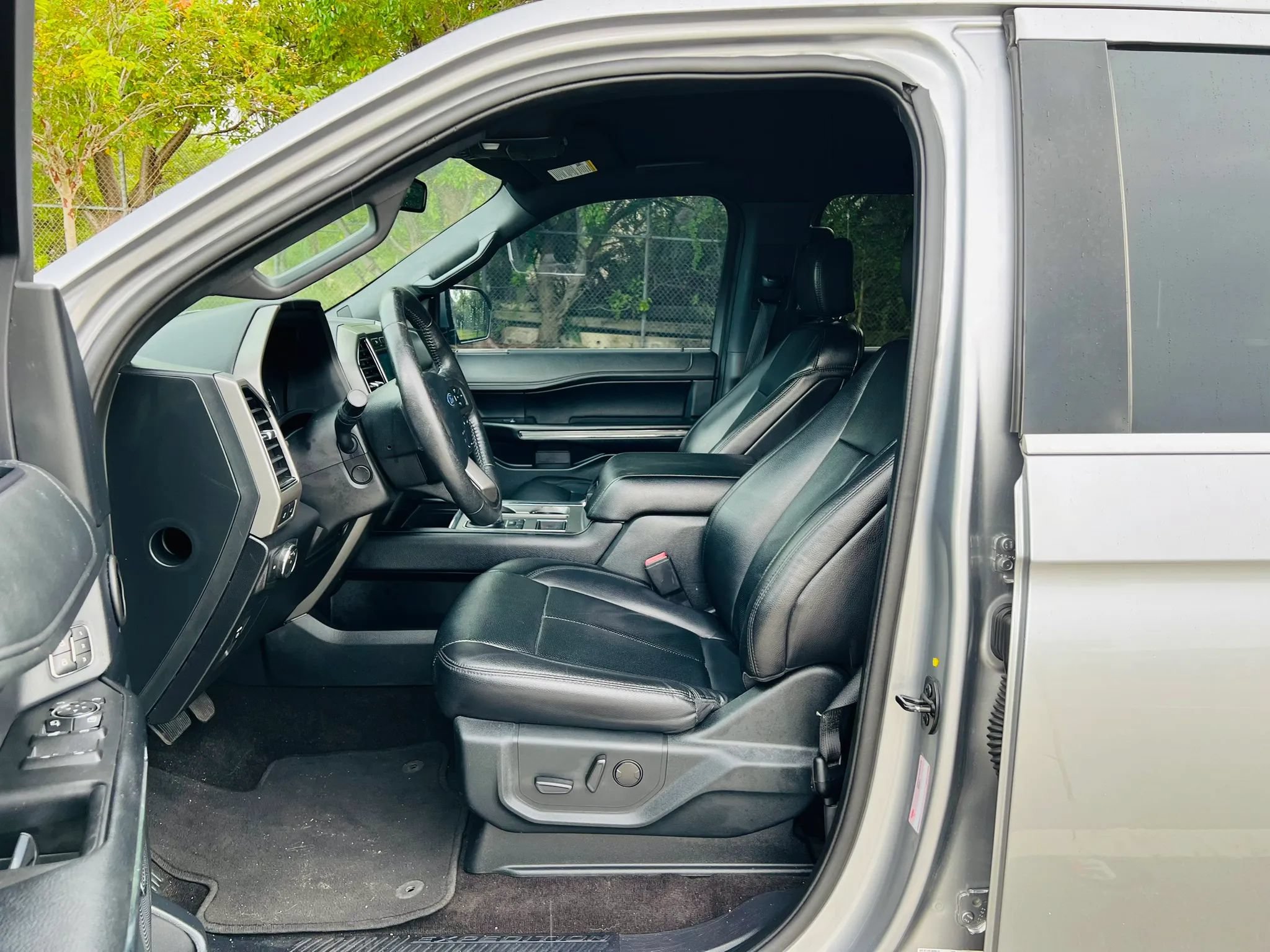 Used 2020 Ford Expedition XLT w/ Equipment Group 202A RWD image 9