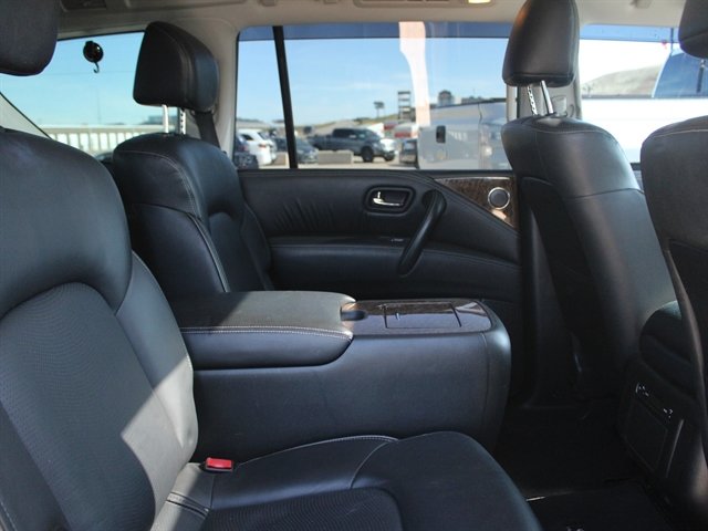 Used 2017 INFINITI QX80 4WD w/ Driver Assistance Package image 28