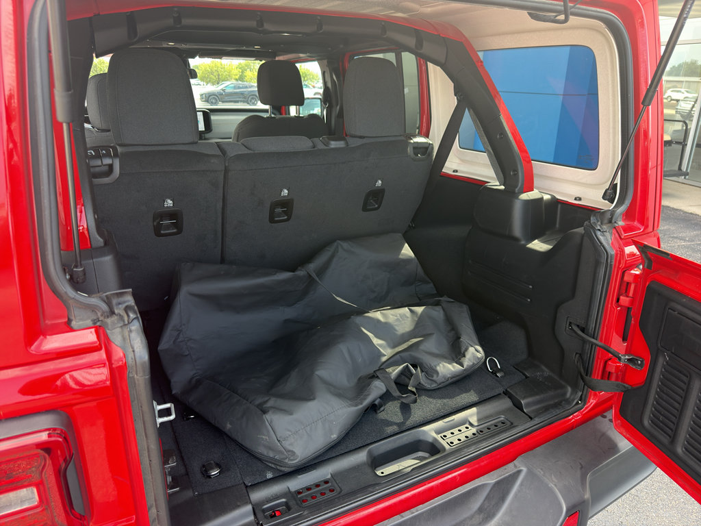 Used 2026 Jeep Wrangler Unlimited Sahara AWD/4WD image 12