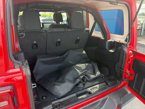 Used 2026 Jeep Wrangler Unlimited Sahara AWD/4WD image 12
