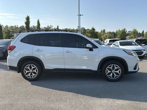 Used 2024 Subaru Forester Premium AWD/4WD image 2