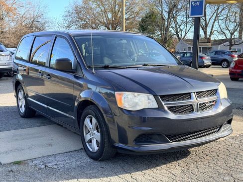 Used 2013 Dodge Grand Caravan SE image 3