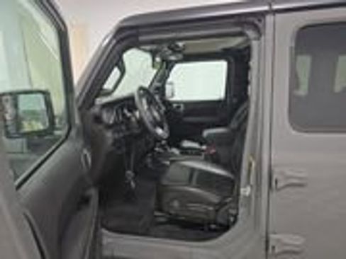 Used 2023 Jeep Wrangler Unlimited Sahara AWD/4WD image 6